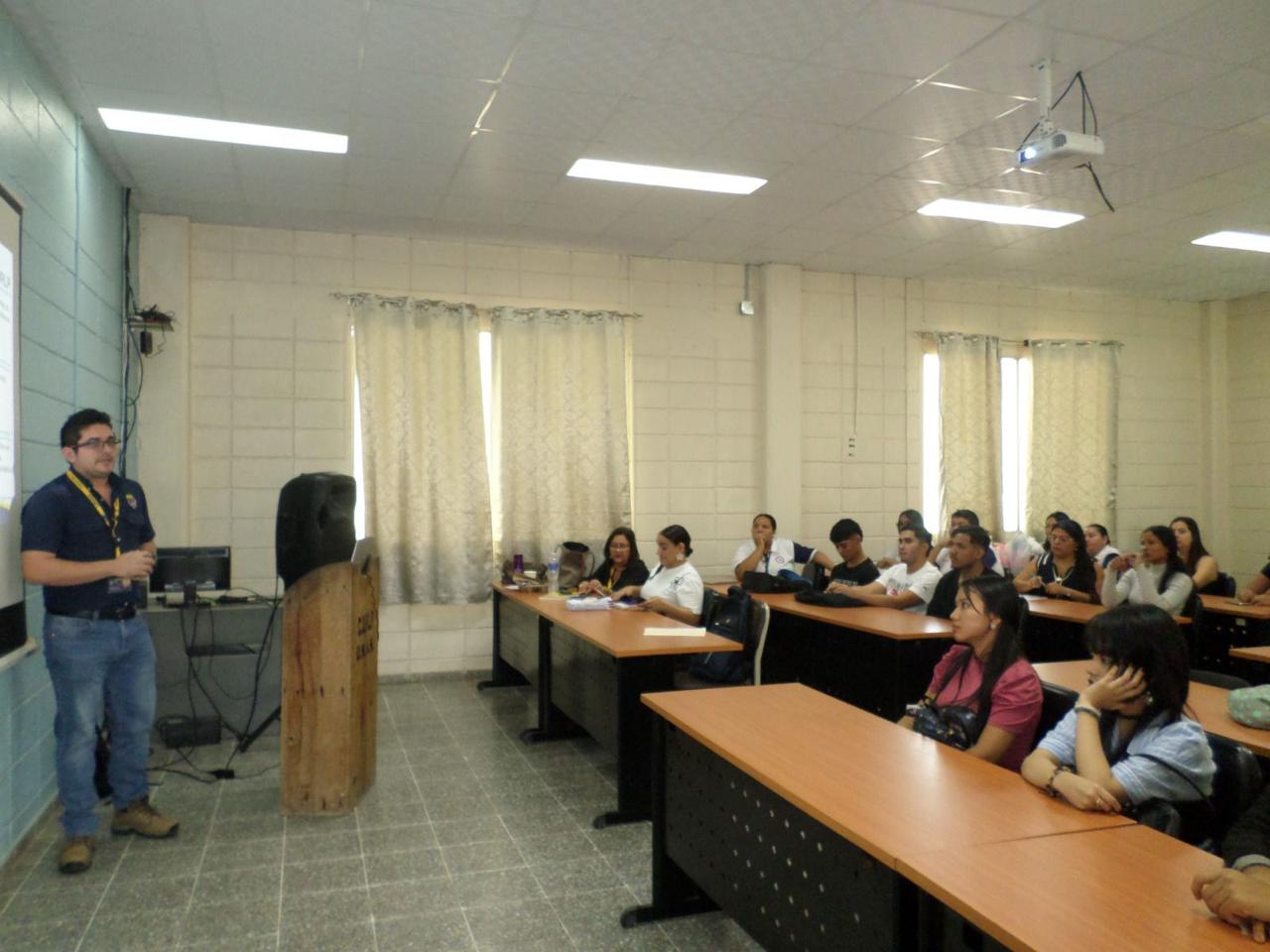 Carrera de Comercio Internacional realiza jornada de inducción en la UNAH Campus Choluteca