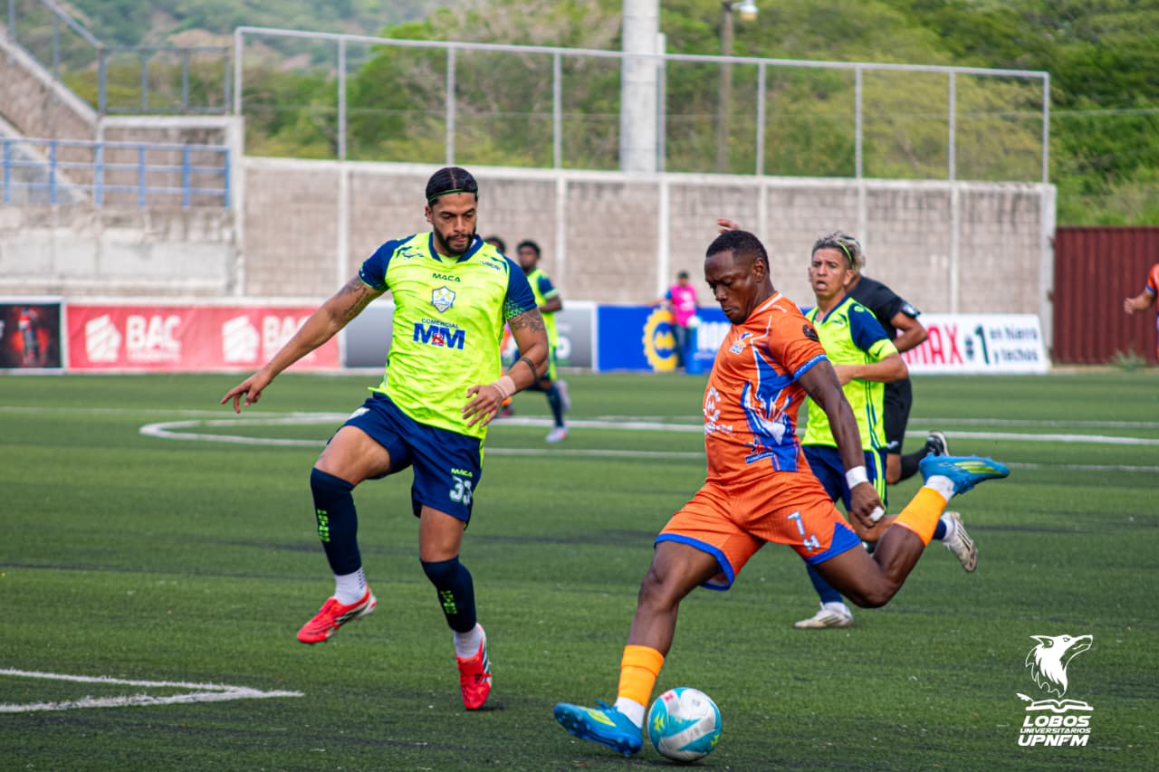Lobos UPNFM rescata un empate agónico 1-1 ante Olancho FC con gol al minuto 87