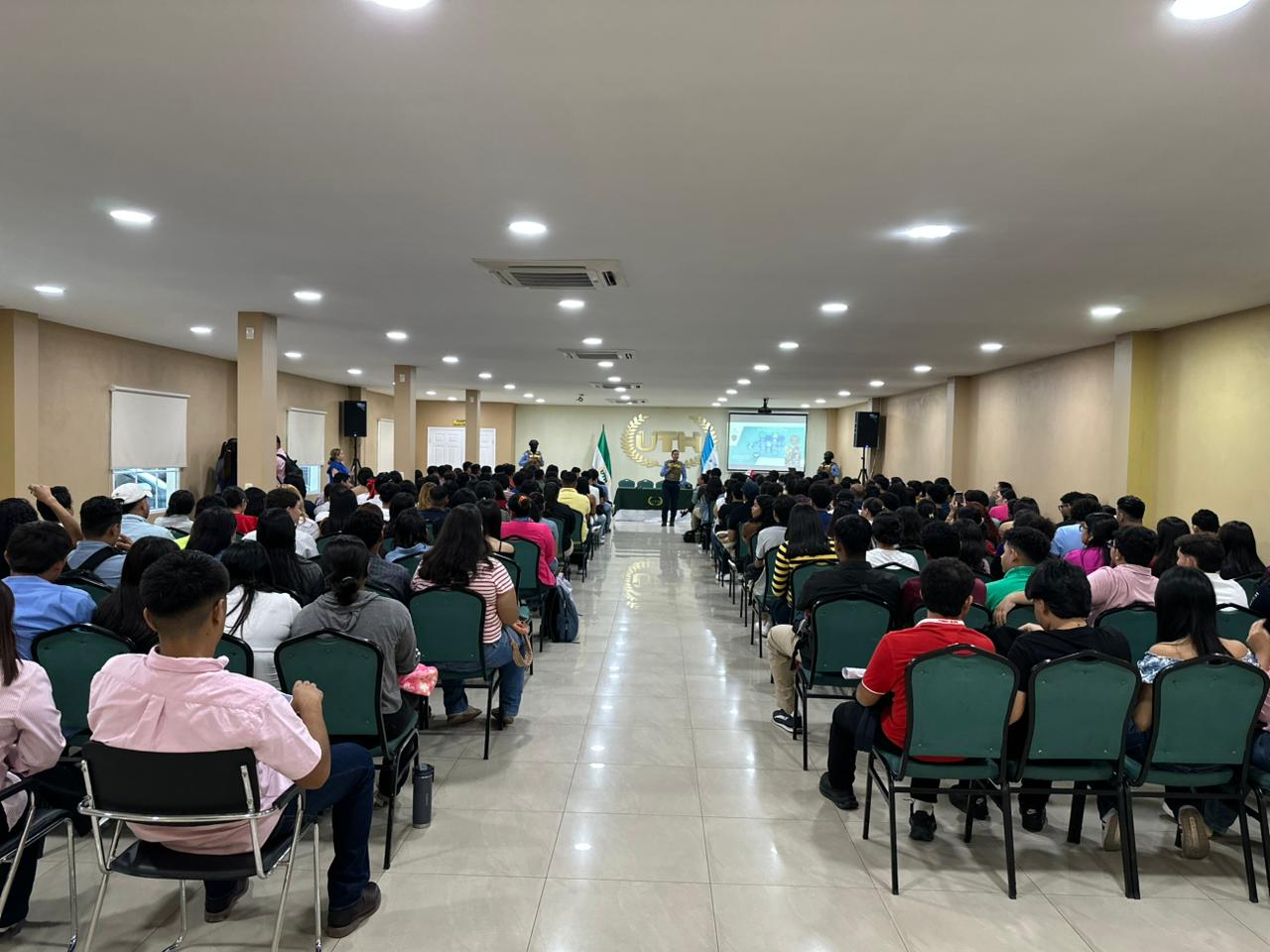 DIPAMPCO desarrolla conversatorio preventivo con universitarios de Choluteca - Imagen 2